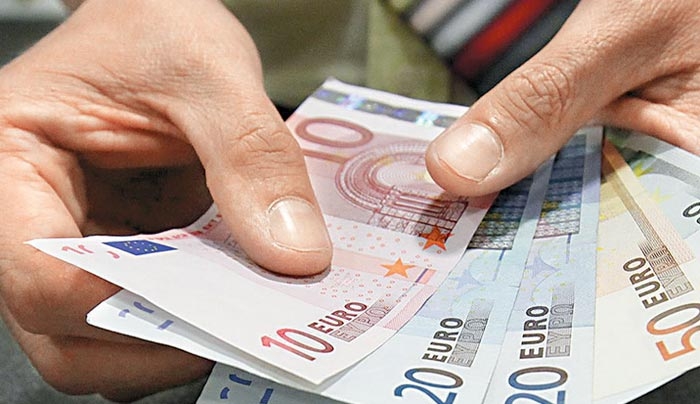Υποχρεωτικά μέσω τράπεζας η πληρωμή των μισθών, αλλιώς έρχονται κυρώσεις