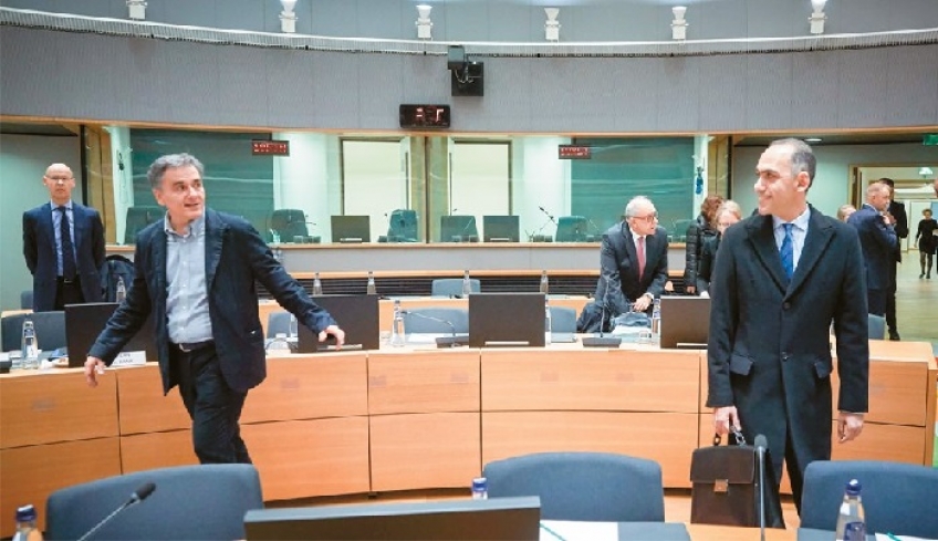 Σήμερα το Eurogroup: Νηστεία (για τα €970 εκατ.) και προσευχή (για τις παροχές)