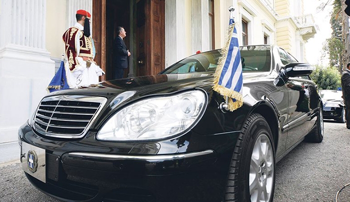 Κυβερνητικά αυτοκίνητα για μεγιστάνες σε τιμή... ευκαιρίας